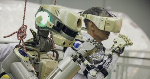硬核科幻！俄首位机器人宇航员奔赴太空 能双枪射击