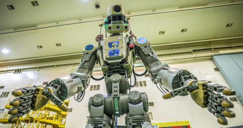 硬核科幻！俄首位机器人宇航员奔赴太空 能双枪射击