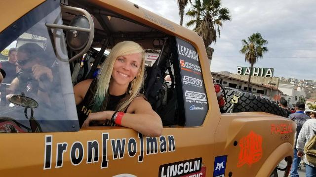 全球最快女车手驾驶超音速车 挑战世界纪录时意外身亡