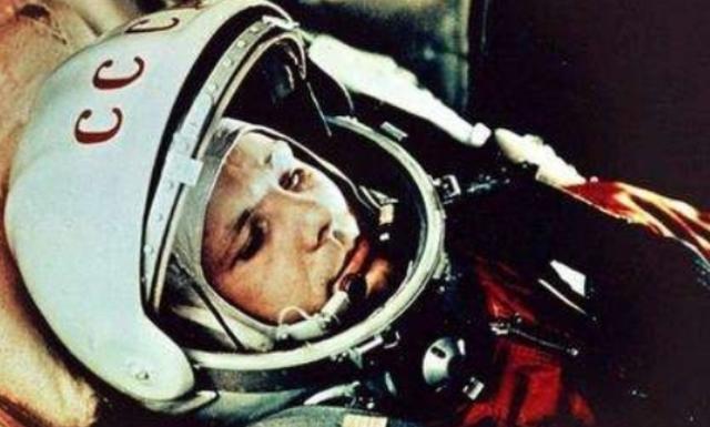 全球最“绝望”宇航员，人在太空家没了，滞留近一年无人理
